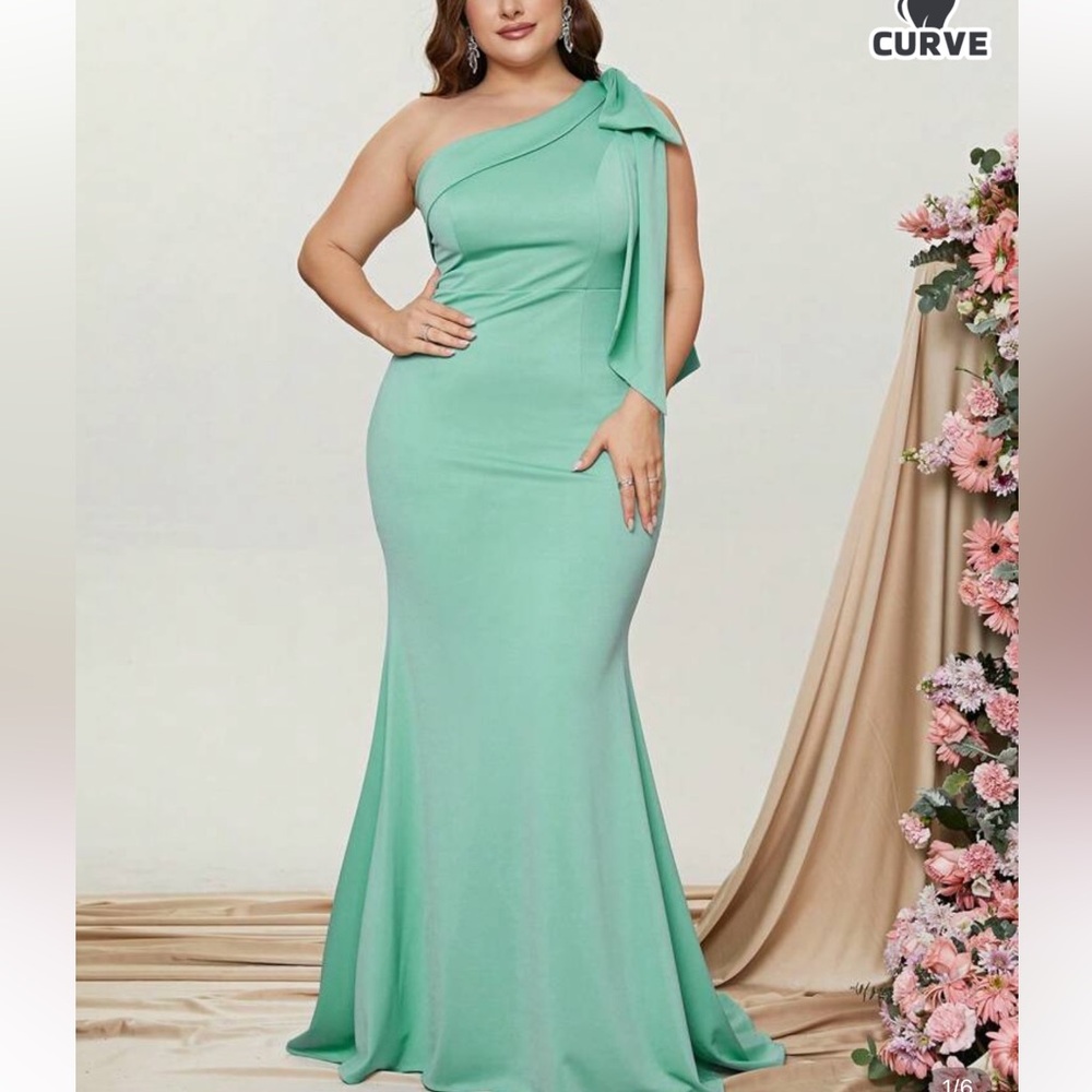 Elegant One-Shoulder Mint Green Gown